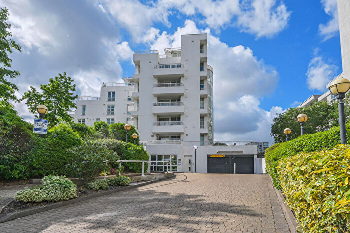 2 Bedroom Flat For Sale In Barrier Point, Royal Docks, London, E16