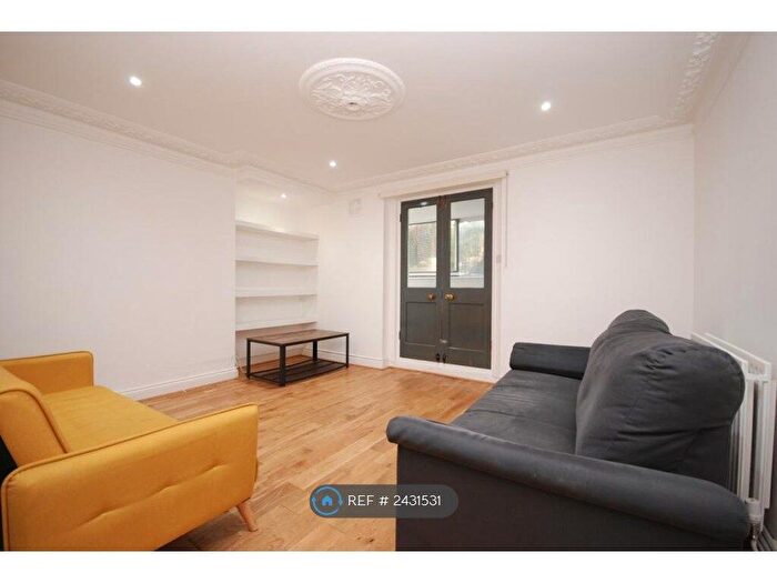 2 Bedroom Flat To Rent In Brixton Hill, London, SW2