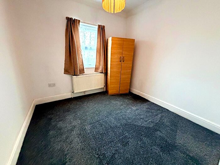6 Bedroom Terraced House To Rent In Henley Road, Ilford, IG1
