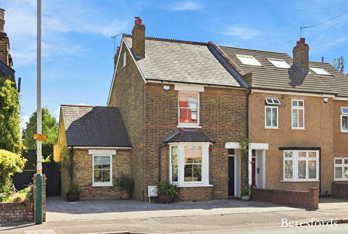 4 Bedroom Semi-Detached House For Sale In North Street, Hornchurch, RM11