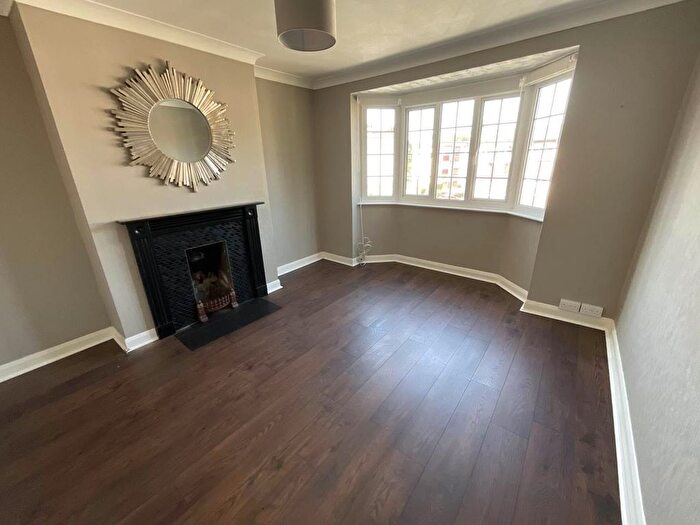2 Bedroom Flat To Rent In Amblecote Road, London, SE12