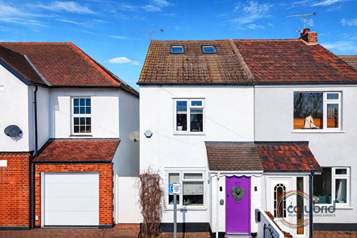 3 Bedroom Semi-Detached House For Sale In Grove Road, Stanford-Le-Hope, SS17