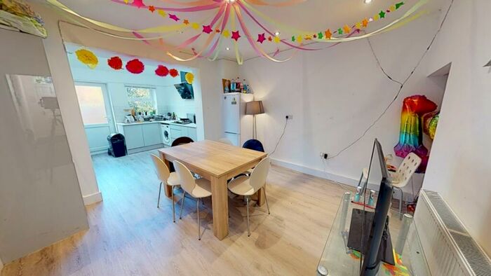 6 Bedroom Terraced House To Rent In Cromwell Street, NG7