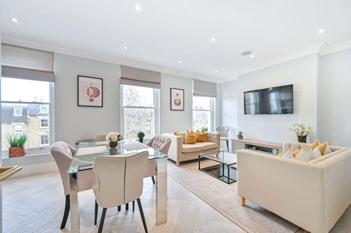 3 Bedroom Flat To Rent In Hammersmith Grove, Hammersmith, London, W6