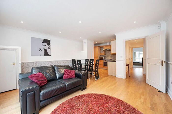 2 Bedroom Flat To Rent In Goswell Road, Aldgate, London, EC1V