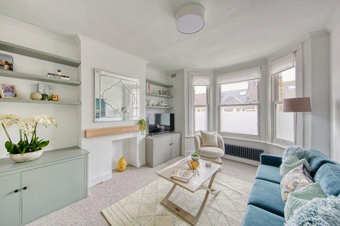 3 Bedroom Maisonette For Sale In Harbut Road, London, SW11