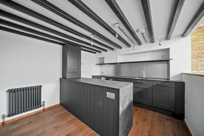 1 Bedroom Mews To Rent In Printers Mews, Teddington, TW11