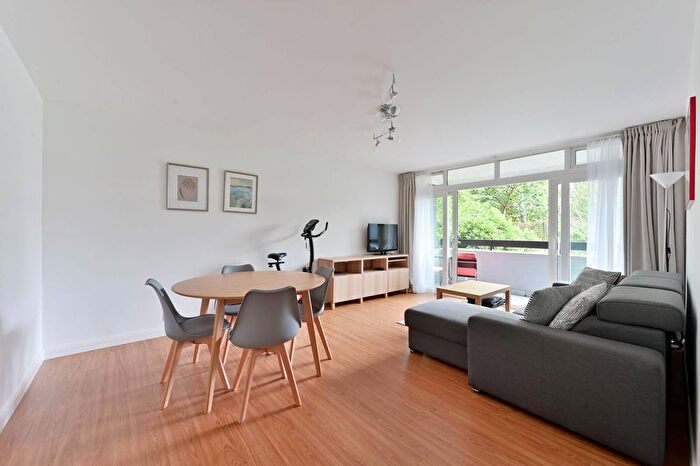 2 Bedroom Flat To Rent In Victoria Drive, Southfields, London, SW19