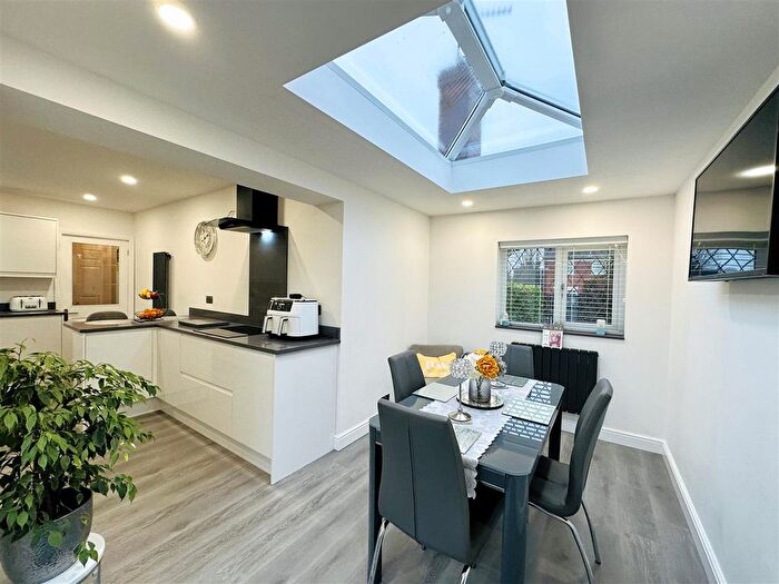 2 Bedroom Detached Bungalow For Sale In Weeland Road, Eggborough, Goole, DN14
