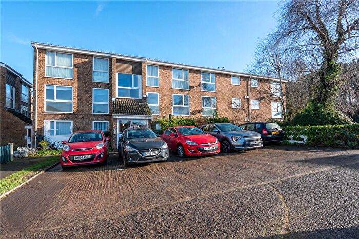 2 Bedroom Apartment For Sale In The Mall, Dunstable, Bedfordshire, LU5