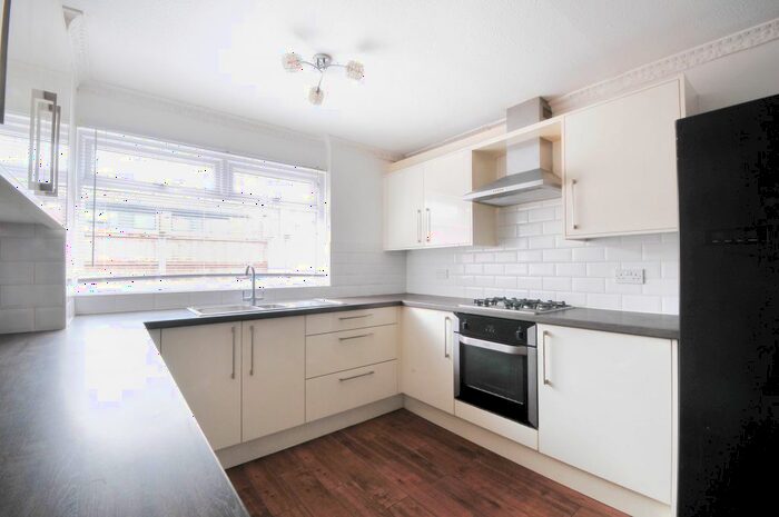 3 Bedroom Town House To Rent In Maple Close, Salford, M6