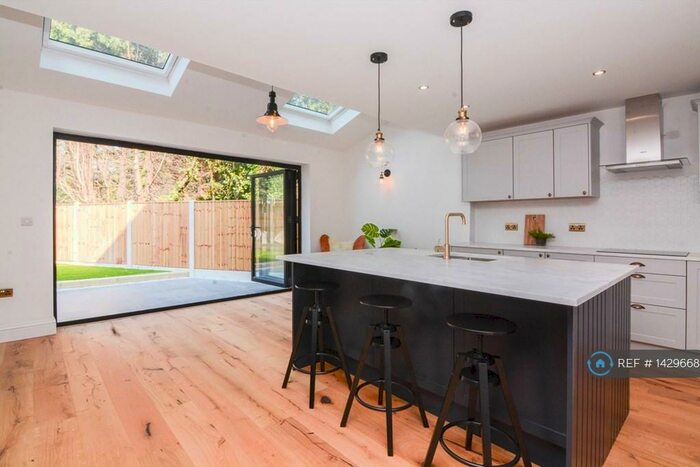 4 Bedroom Semi-Detached House To Rent In Bramcote Road, Beeston, Nottingham, NG9