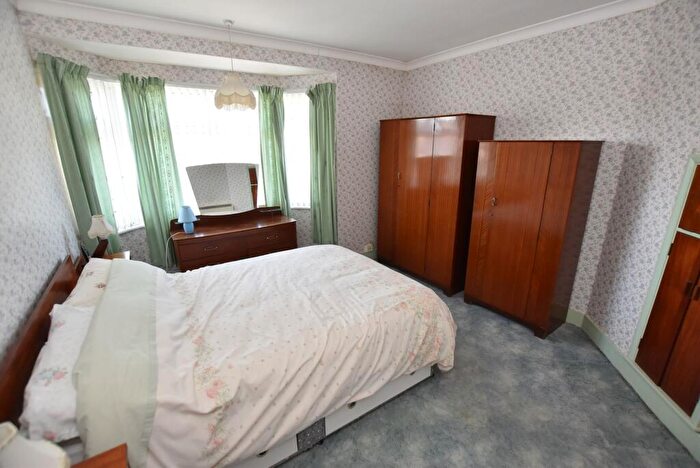 3 Bedroom Semi-Detached House For Sale In College Road, Margate, CT9 - Photo 9