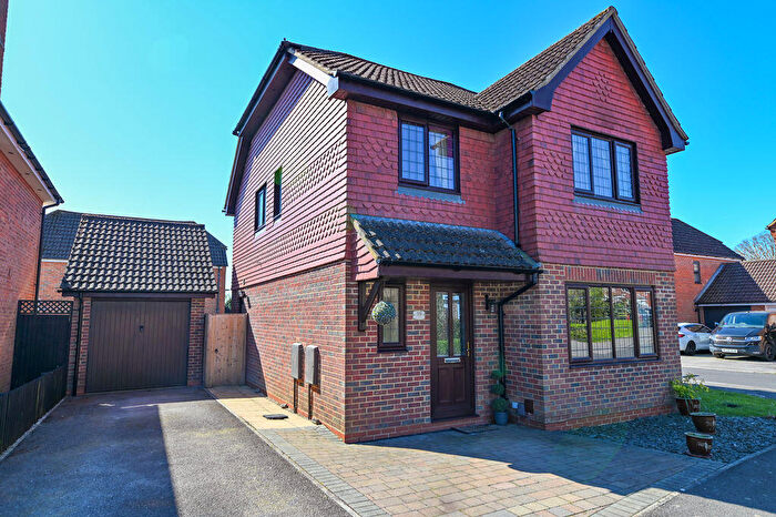 4 Bedroom Detached House For Sale In Avocet Way, Horndean, PO8