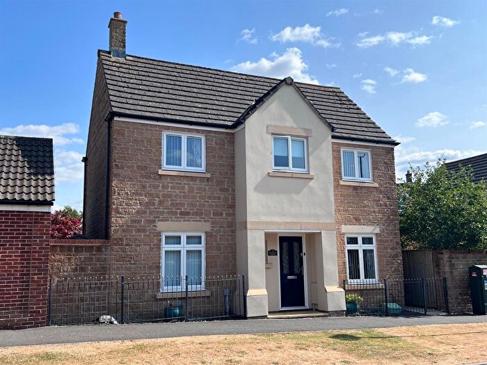 3 Bedroom Property For Sale In Kingfisher Avenue, Gillingham, SP8