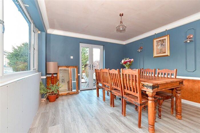 4 Bedroom Detached House For Sale In Silver Way, Wickford, Essex, SS11