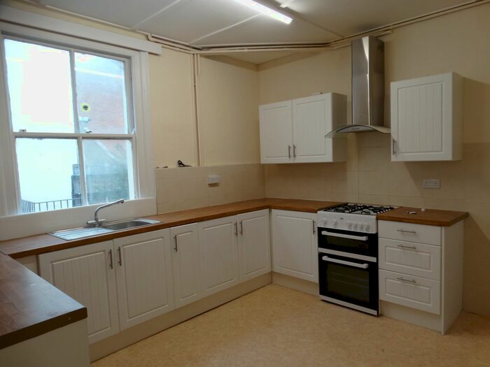 3 Bedroom Flat To Rent In London Road, Bognor Regis, PO21