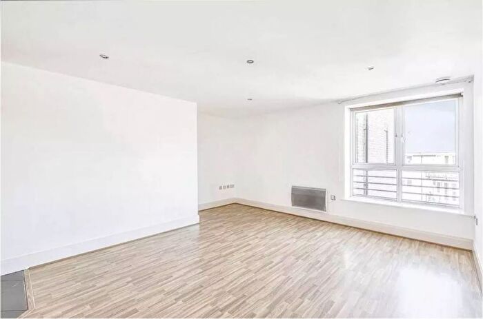 2 Bedroom Flat To Rent In Oakbark House, High Street, Brentford, TW8