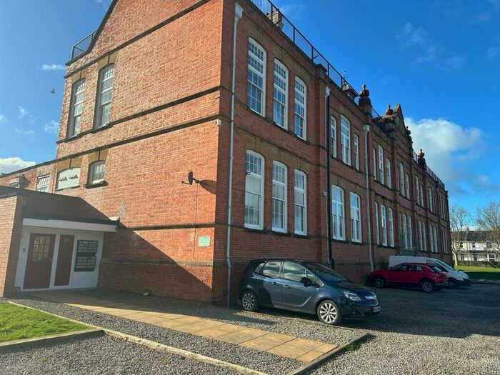 2 Bedroom Flat To Rent In Geneva Place, Bideford, EX39