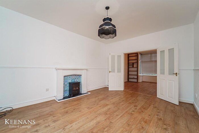 3 Bedroom Semi-Detached House To Rent In Walshaw Road, Bury, BL8