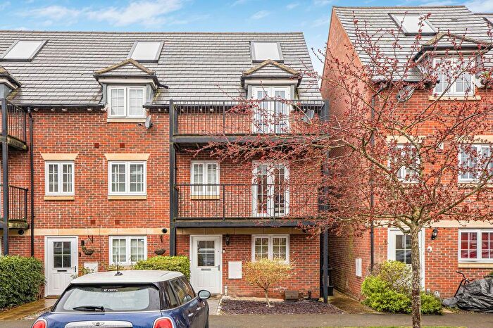 4 Bedroom End Of Terrace House For Sale In Kingshill Drive, High Wycombe, HP13