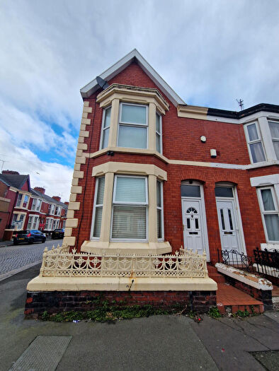 4 Bedroom Apartment To Rent In Connaught Road, Kensington, L7