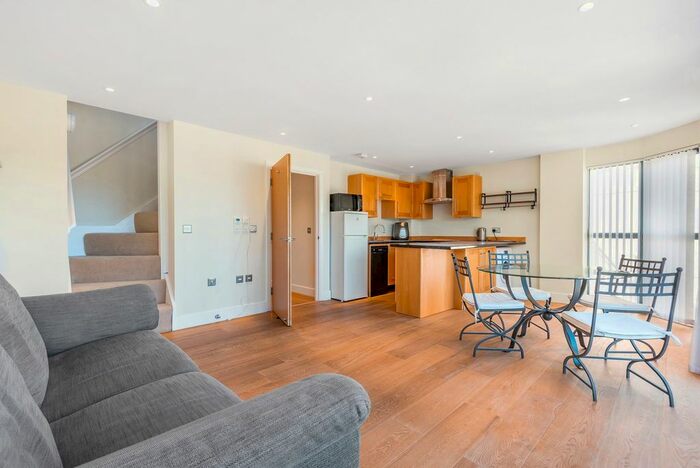 2 Bedroom Flat To Rent In Bell Yard Mews, London, SE1