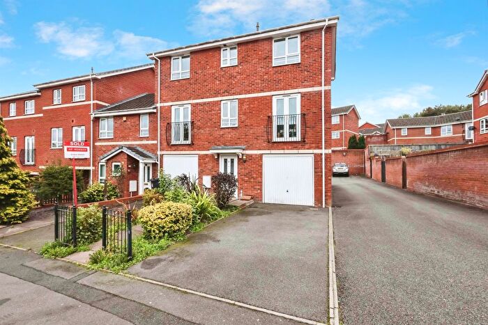 3 Bedroom End Of Terrace House For Sale In Littlehill Crescent, Halesowen, B63