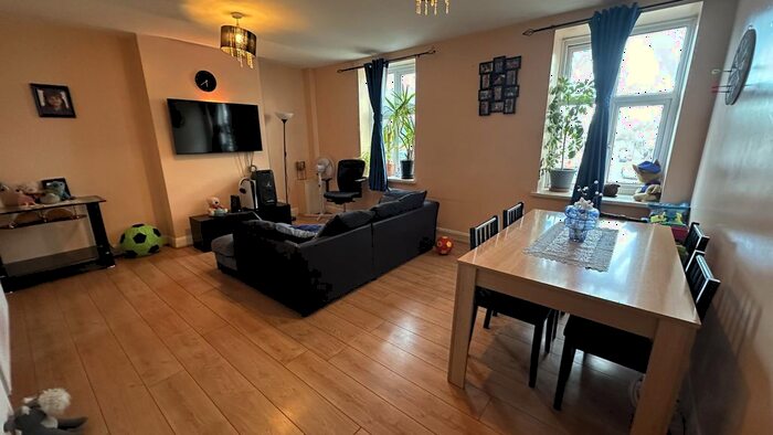 2 Bedroom Flat To Rent In High Road, Wood Green, N22