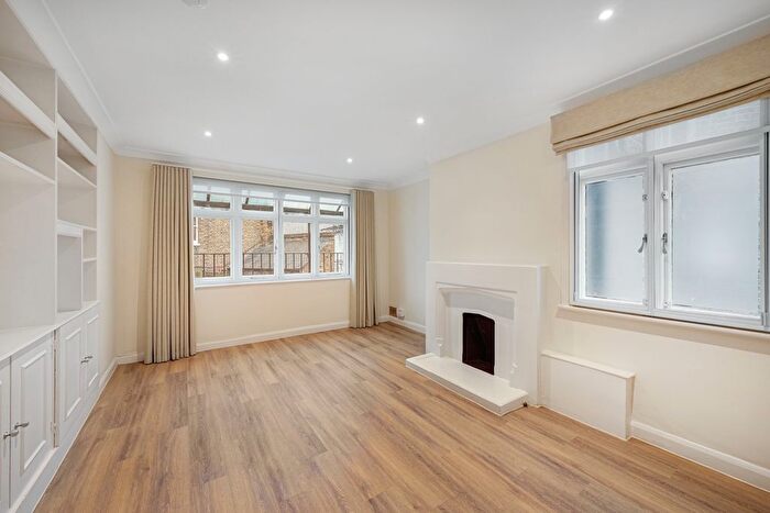3 Bedroom Flat To Rent In Kinnerton Place South, Knightsbridge, SW1X