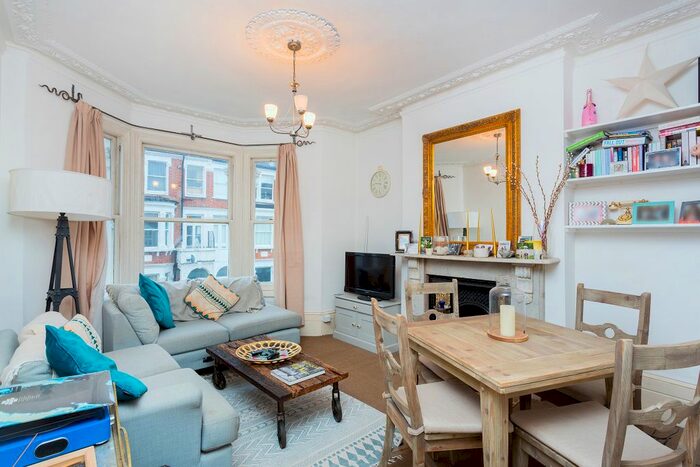 2 Bedroom Flat To Rent In Prideaux Road, London, SW9
