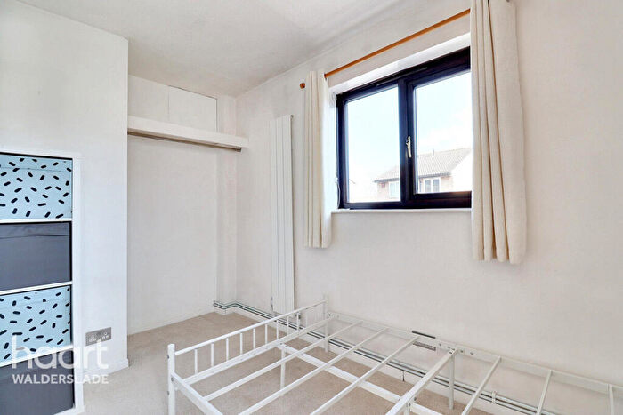 1 Bedroom Flat For Sale In Illustrious Close, Chatham, ME5