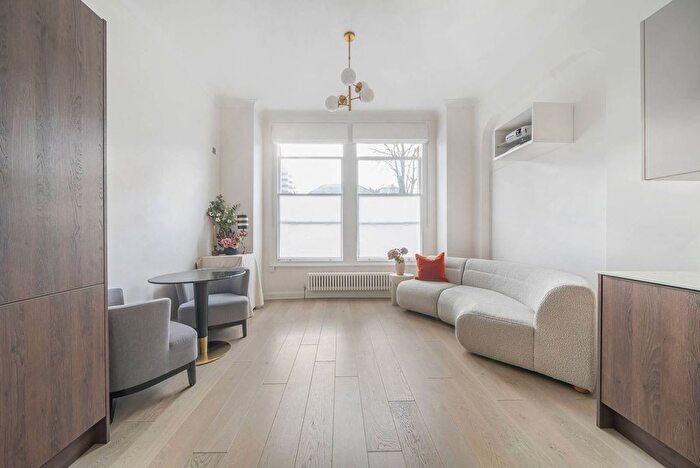 2 Bedroom Flat To Rent In Gordon Road, Ealing Broadway, London, W5