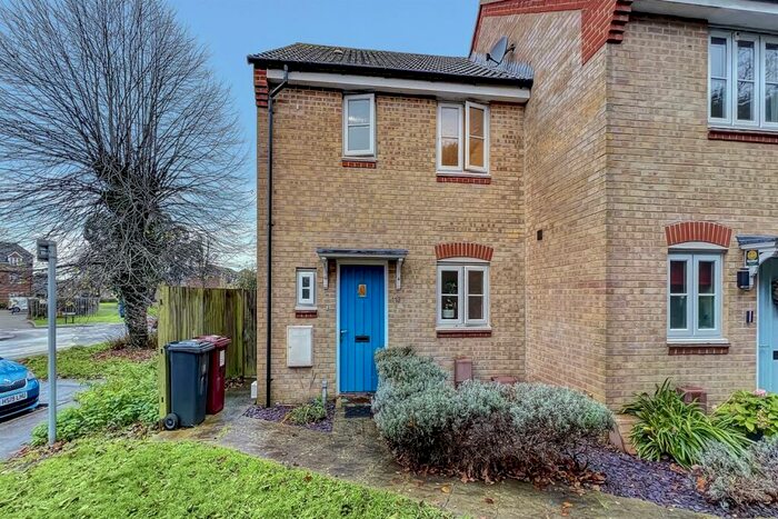 3 Bedroom End Of Terrace House To Rent In Bedroom End Terrace House In Chichester, PO19