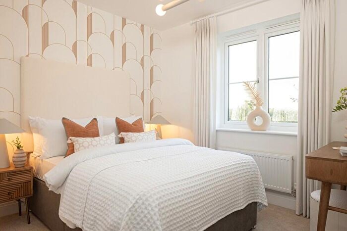3 Bedroom Detached House For Sale In Dandelion, Birchwwod, Farnham, GU9
