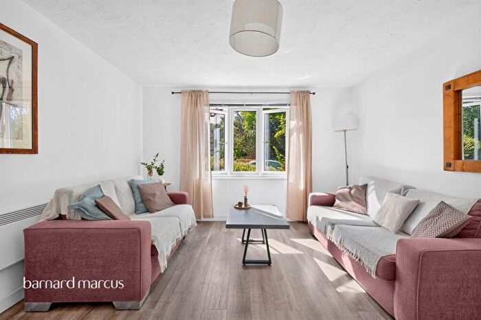 1 Bedroom Flat For Sale In Sheppard Drive, London, SE16