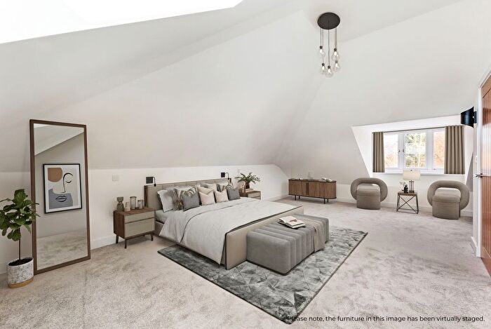 2 Bedroom Flat For Sale In Coronation House, Gomshall, GU5