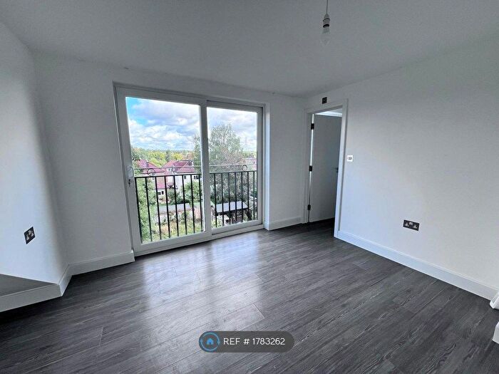 6 Bedroom Semi-detached House To Rent In Mount Drive, London, HA2