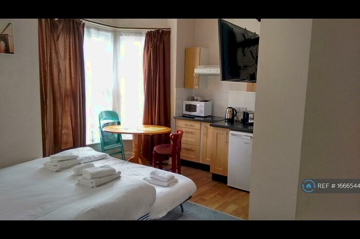 Studio To Rent In Eade Road, London, N4