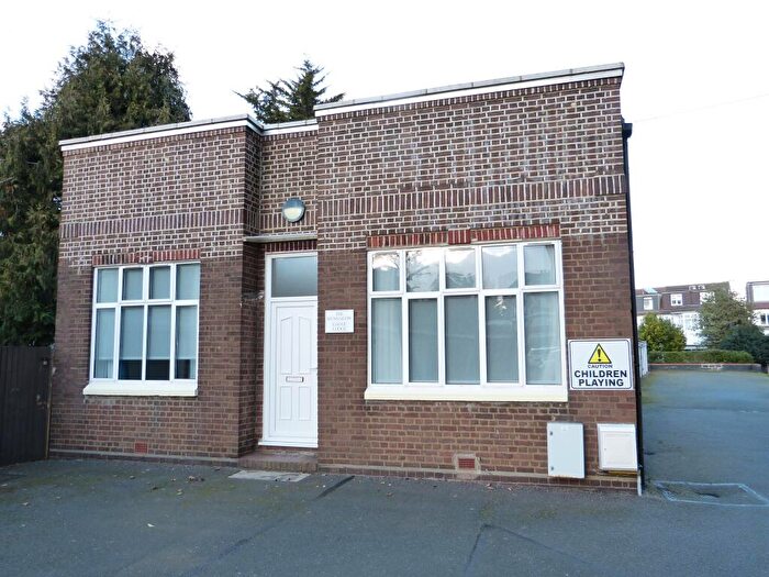 2 Bedroom Flat To Rent In Golders Green Road, London, NW11