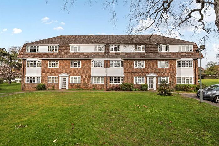 2 Bedroom Flat For Sale In Alexandra Road, Epsom, KT17