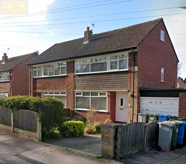 3 Bedroom Semi-Detached House For Sale In Railway Road, Urmston, M41