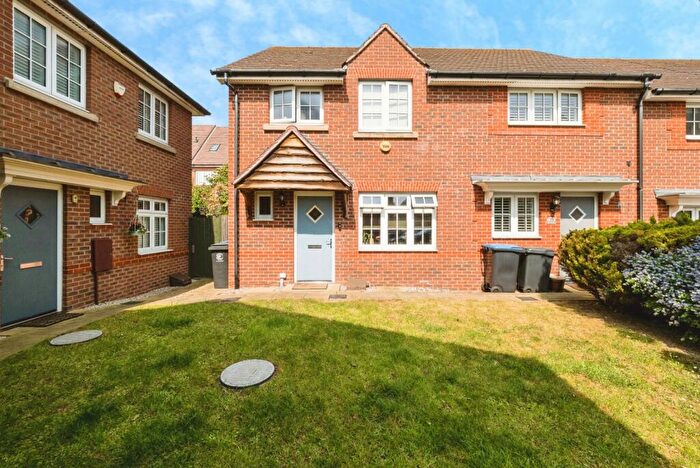 3 Bedroom End Of Terrace House For Sale In The Square, Loughton, Essex, IG10