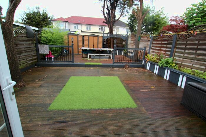 4 Bedroom Terraced House To Rent In Yeomen Way, Barkingside, Clayhall, Hainult, Chigwell, Ig5