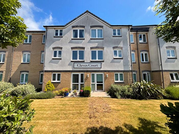 2 Bedroom Flat For Sale In Cleves Court, London Road, Hadleigh, Benfleet, SS7