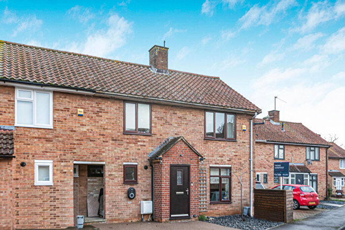 3 Bedroom Semi-Detached House For Sale In Ray Road, Bicester, OX26