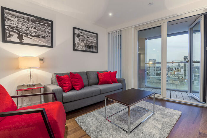 2 Bedroom Apartment To Rent In Lincoln Plaza, London, E14