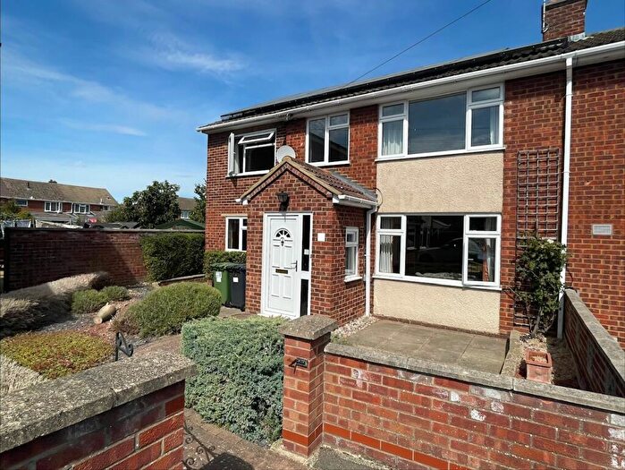 4 Bedroom Semi-Detached House For Sale In Sunnybank, St Neots, Cambridgeshire, PE19