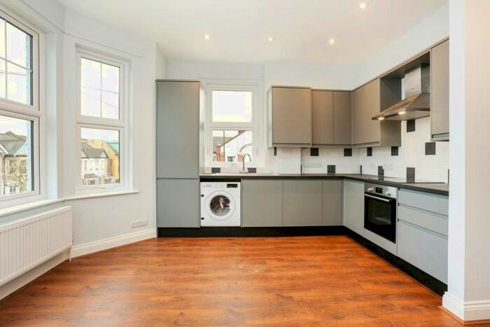 3 Bedroom Flat To Rent In Okehampton Road, Kensal Rise, London, NW10