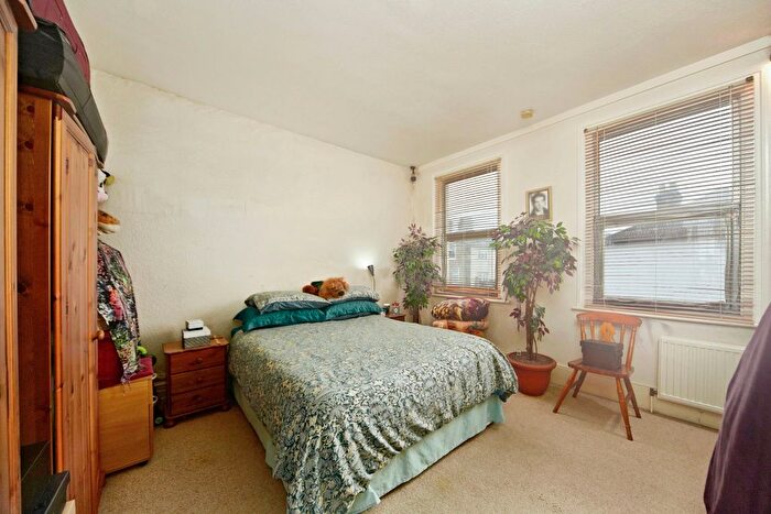 3 Bedroom End Of Terrace House For Sale In Harrison's Rise, Croydon, Surrey, CR0